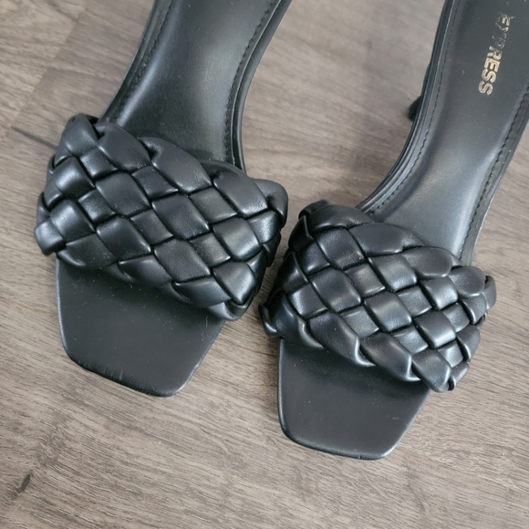 Women's woven heel slide sandals size 6 from Express - Picture 2 of 6